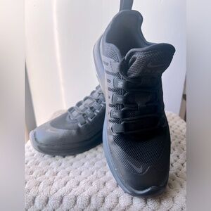 Women’s Nike Air Max AXIS